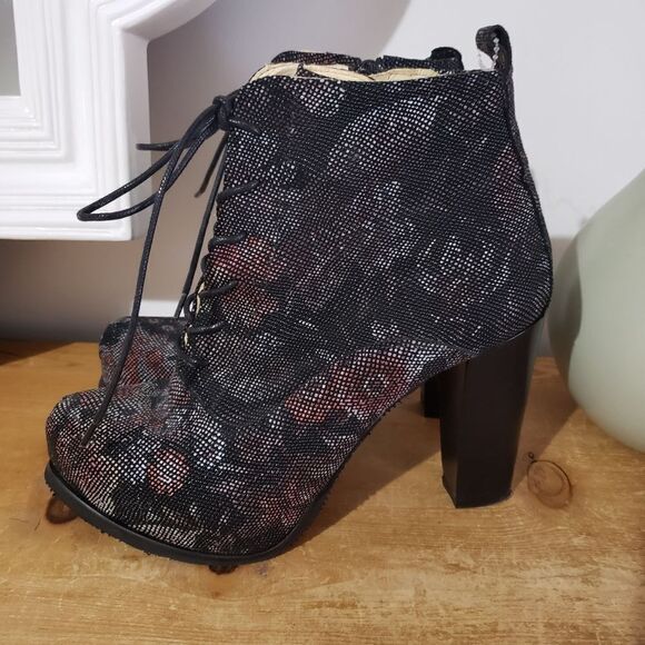 Prophecy Size US 7.5 EU 38 Floral Pattern Lace Up Side Zipper Ankle Boots Bootie - Picture 4 of 10